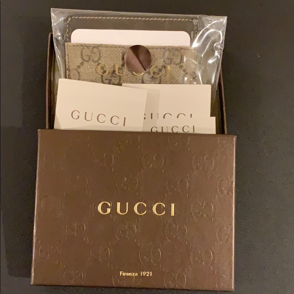 Selling Gucci card wallet